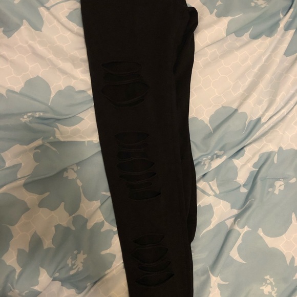 Ripped leggings - Picture 2 of 3